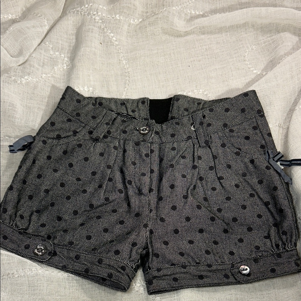 Tartine at Chocolate shorts with mother of perl accent size 4